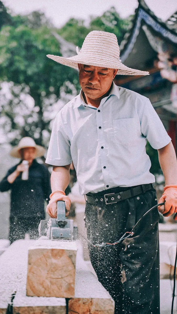 流程页的阶段图配以协作场景小图，帮助理解每个节点的沟通形式和交付场景。